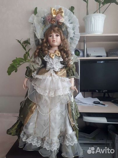 Кукла фарфоровая коллекционная