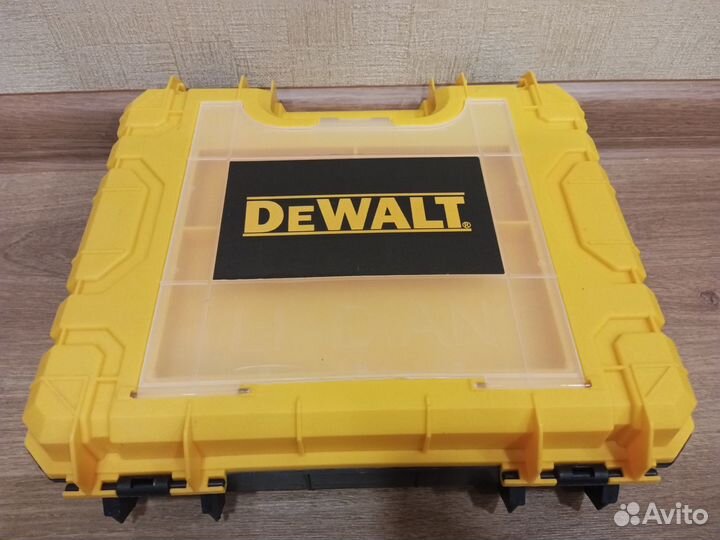 Бесщеточный шуруповерт Dewalt 21V