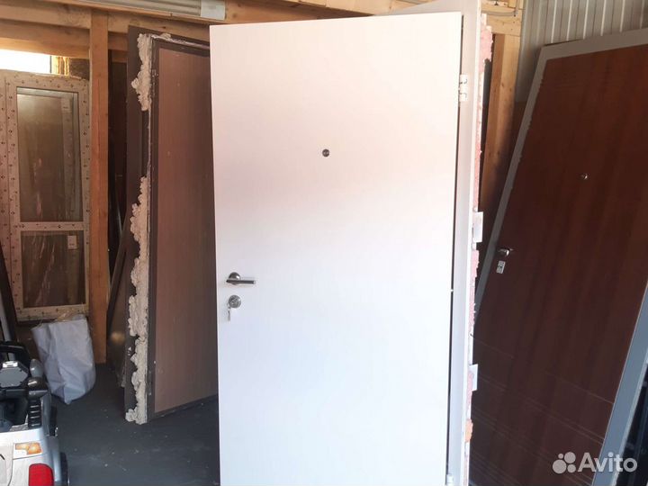 Двери входные Б/У