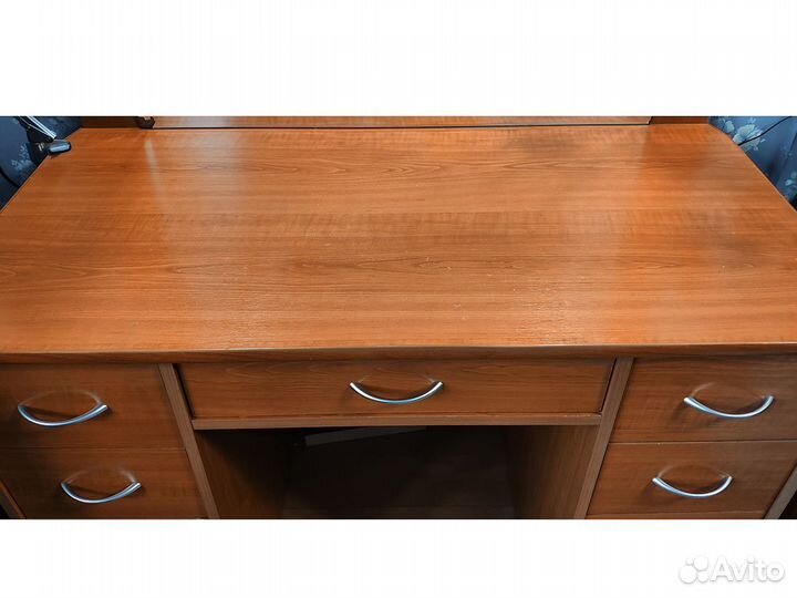 Стол письменный с ящиками