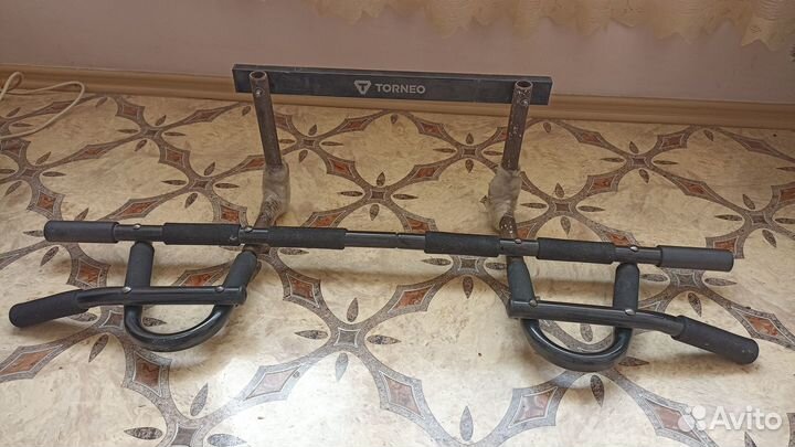 Турник настенный