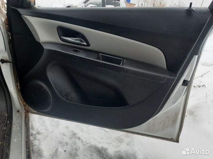 Обшивка двери Chevrolet Cruze Z18XER 2013