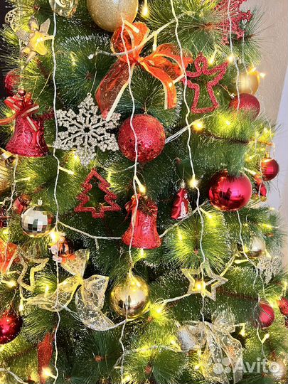 Елка искусственная 210 см с игрушками и гирляндами