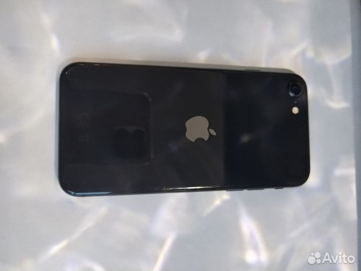 iPhone SE, 64 ГБ
