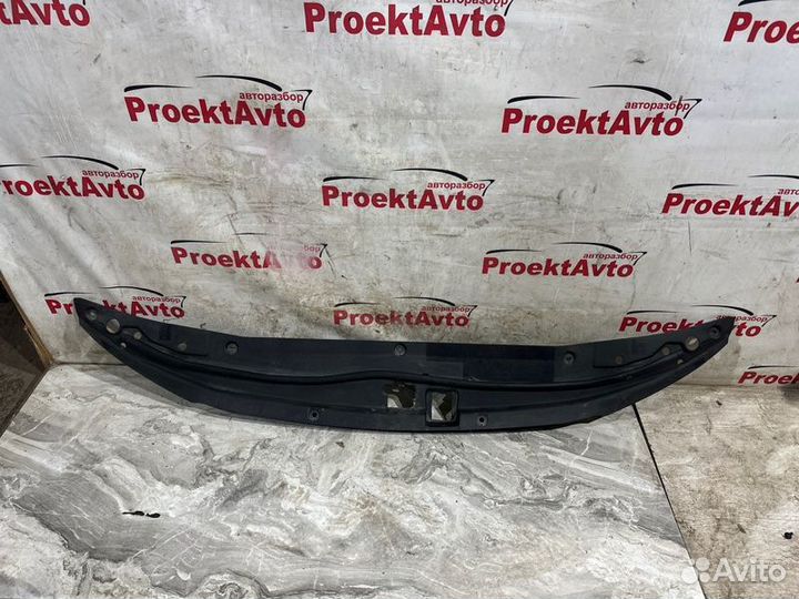 Кожух замка капота Toyota Land Cruiser 200 2013