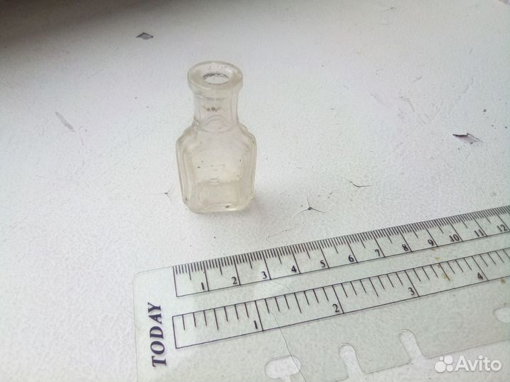 Старинный пузырек Б. и Ко