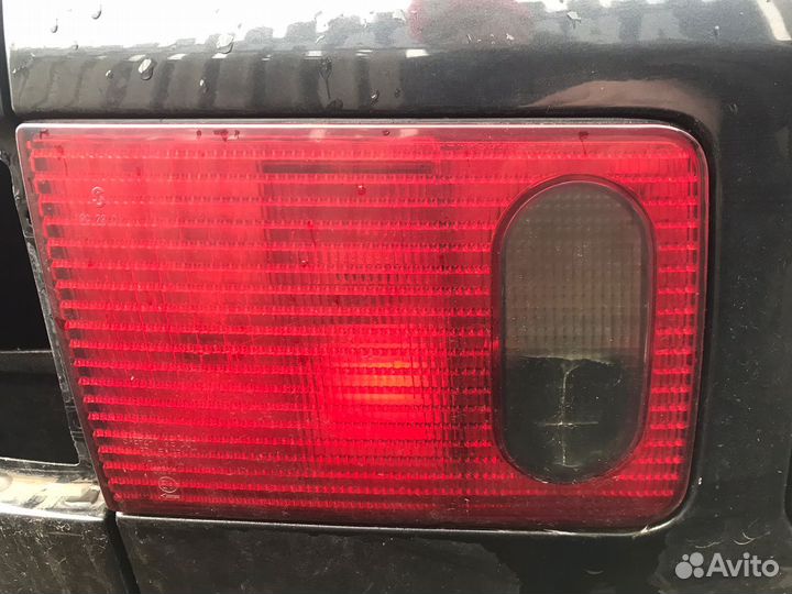 Фонарь заднийлевый внутренний Audi A8 D2 1997