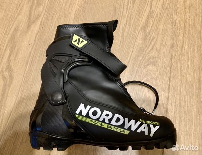 Лыжные ботинки