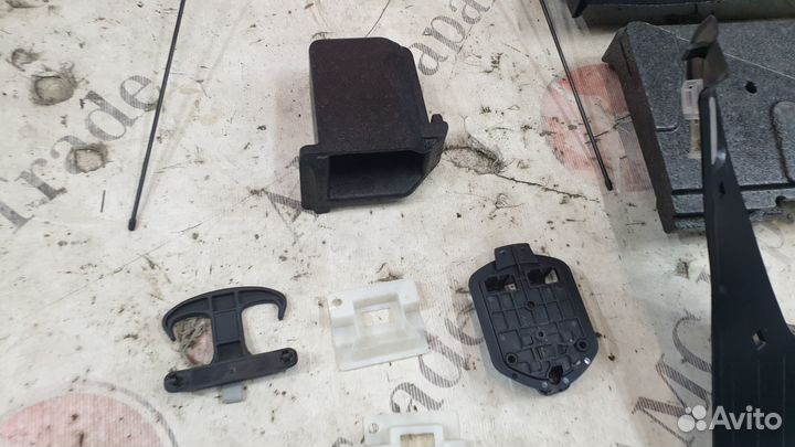 Обшивки багажника Рестайл на Mercedes-Benz W211