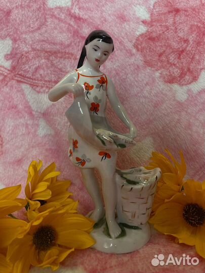 Статуэтка девушка с кукурузой лфз 1960 СССР