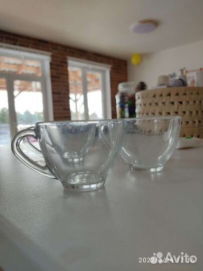 Кружки прозрачные, масленка, тарелки