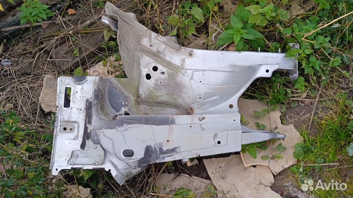 Лонжерон с брызговиком Фольксваген Кадди 3