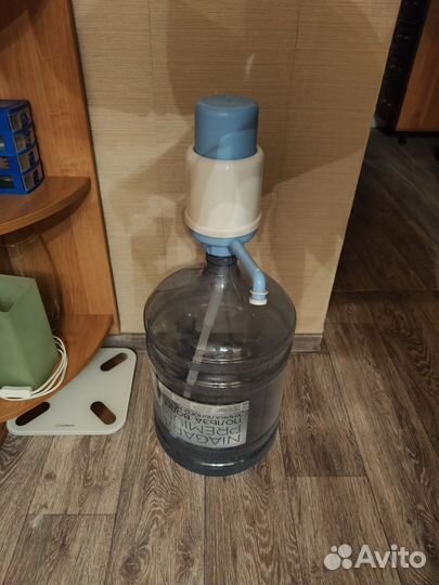 Помпа и бутылка 19 литров для воды