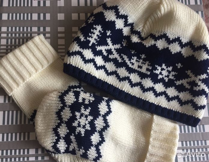 Комплект шапка+варежки Новый
