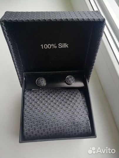 Галстук мужской (зажим, запонки, платок)