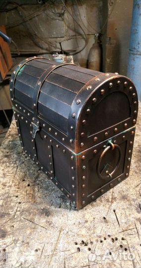 Сундук стальной подарочный кованый