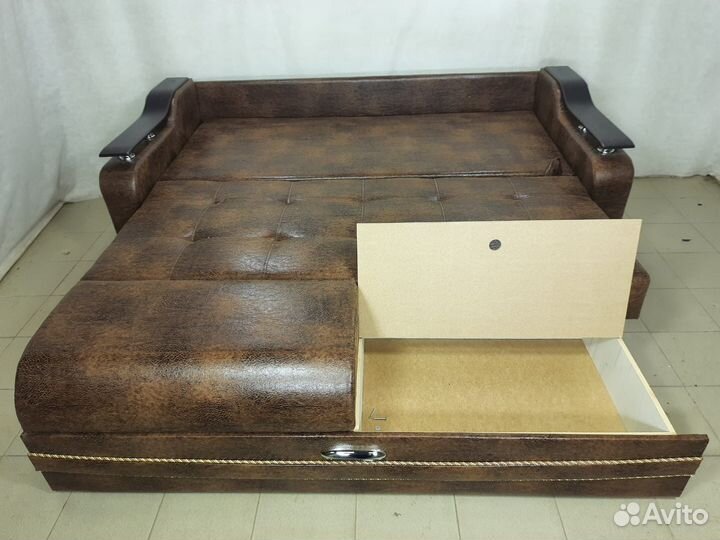 Диван на металлокаркасе