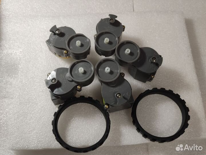 Модуль боковой щётки Irobot Roomba