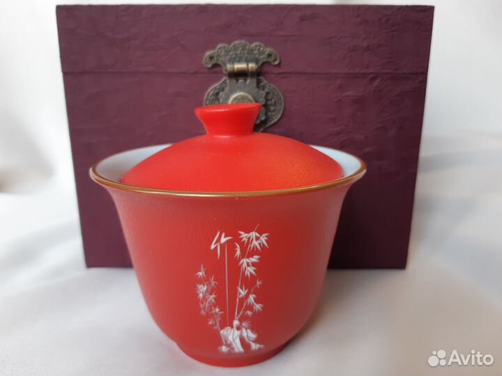 Чайная чашка с крышкой в упаковке