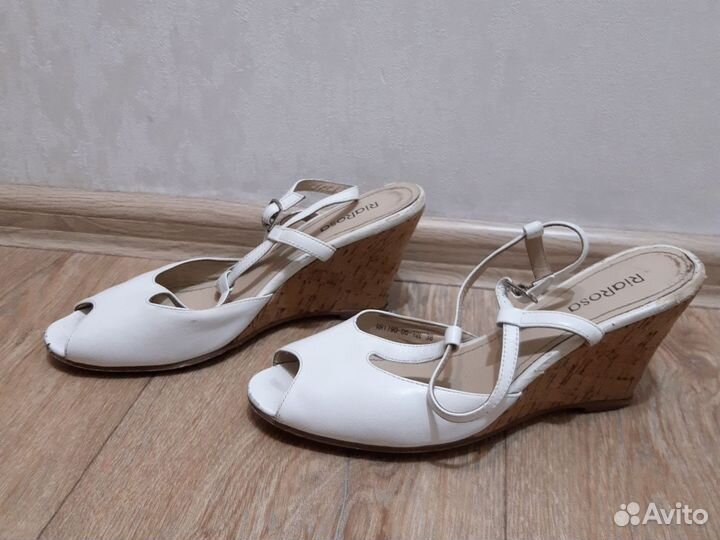 Босоножки женские