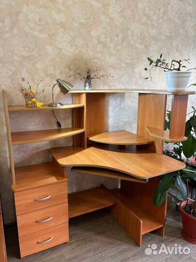 Компьютерный стол