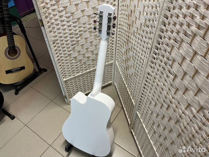 Акустическая гитара