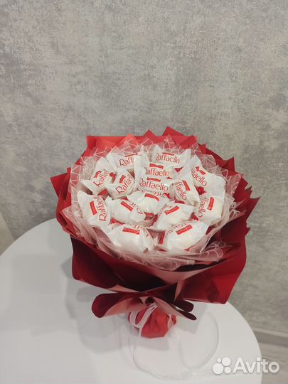 Букет из конфет Raffaello маме