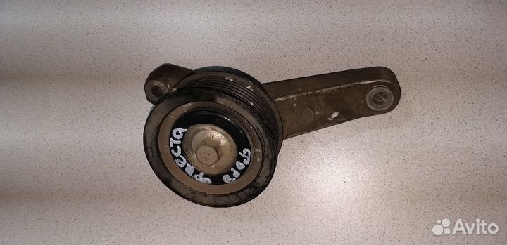 Натяжной ролик с креплением Ford Fiesta 1.4 01-08г