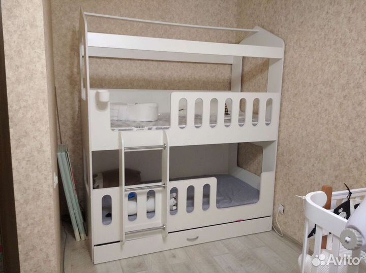 Детская двухярусная кровать