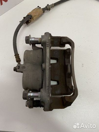 Суппорт передний правый Nissan Leaf ZE0 EM61