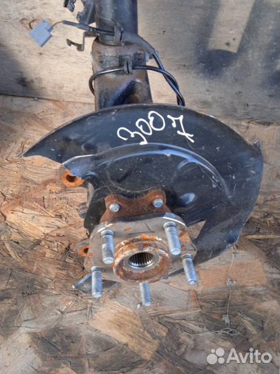 Кулак поворотный левый Renault Koleos M9R 2010