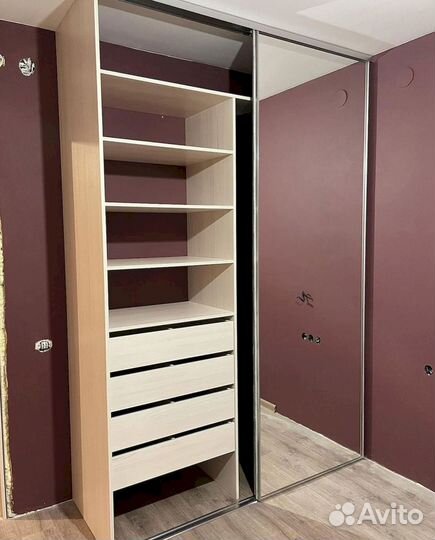 Шкаф с зеркалом