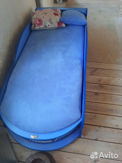 Детская кровать машина с матрасом
