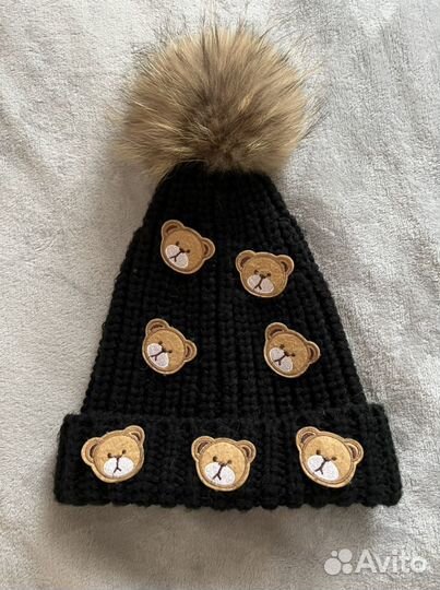 Шапка с мишками и с помпоном