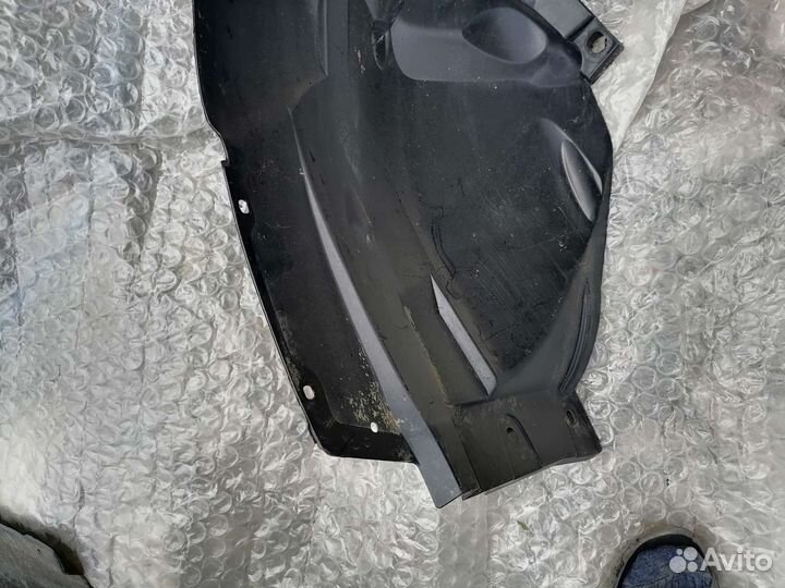 Подкрылок передний правый Renault Logan 2