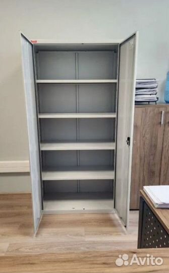 Шкаф металлический офисный с полками