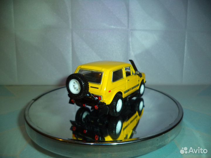 Модель ваз 2121 Нива Off Road масштаб 1:43