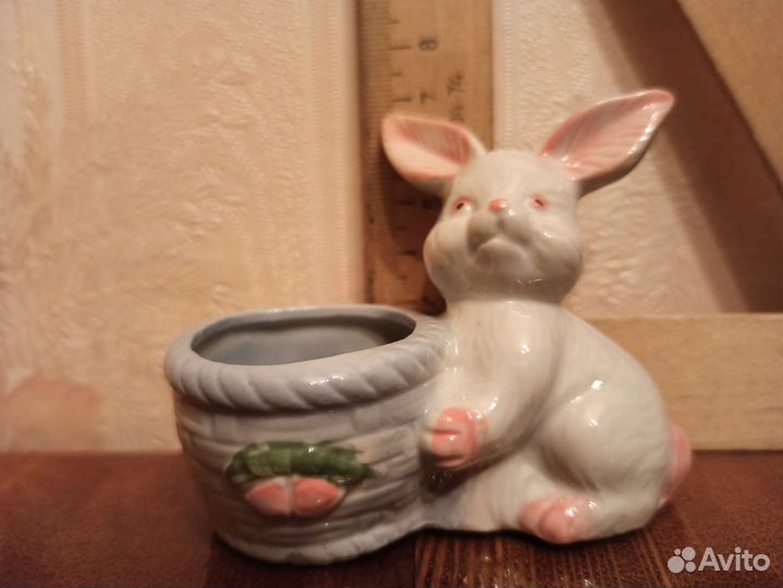 Заяц подставка под яйцо