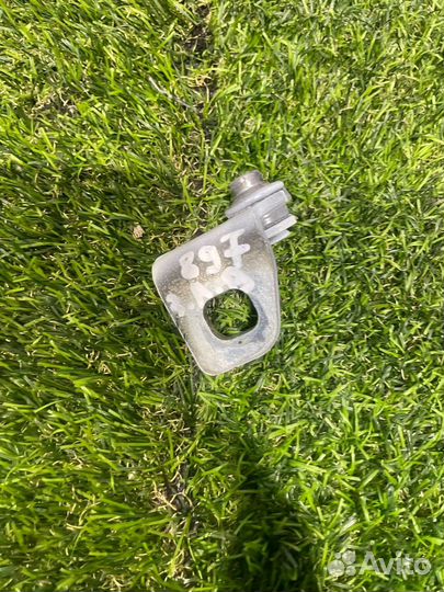 Петля двери задней левой Ford Escape 4 CX482 2021