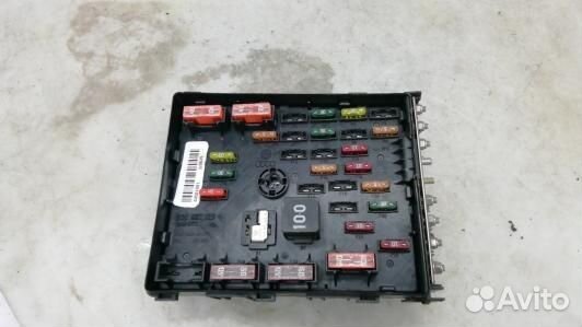 Блок предохранителей volkswagen passat B7 (87S07M1