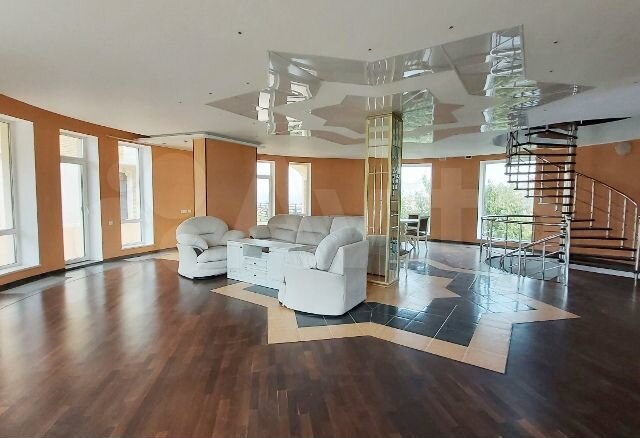 Дом 570 м² на участке 9 сот.