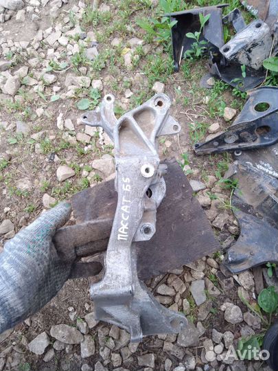 Кронштейн генератора Volkswagen Passat b5