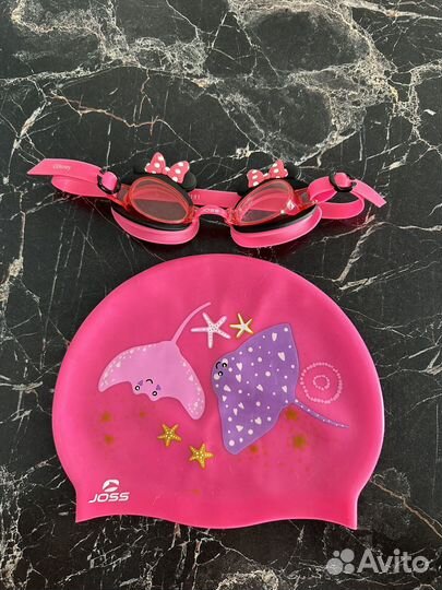 Шапочка и очки для плавания