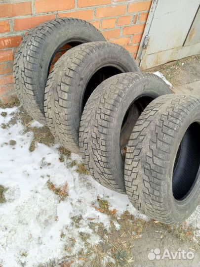 Acustica Challenger 215/60 R16 90H