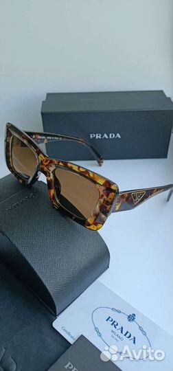 Солнцезащитные очки prada