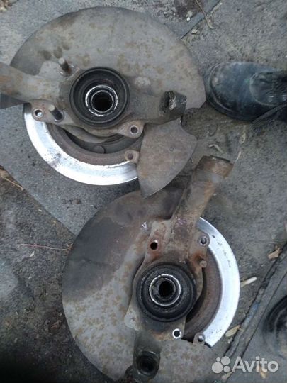 Поворотный кулак в сборе левый (нива 21214)