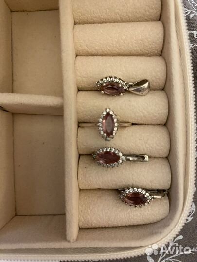 Комплект с султанитом