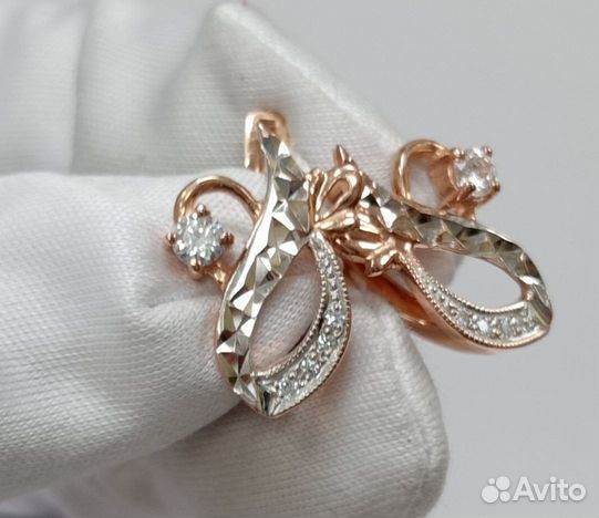 Золотые серьги с камнем