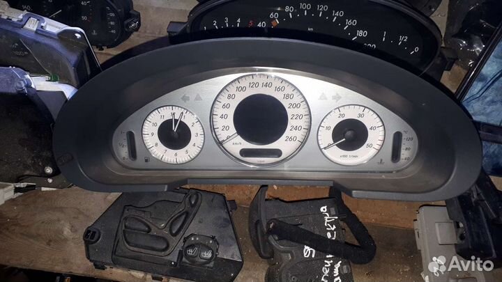Щиток приборов Mercedes