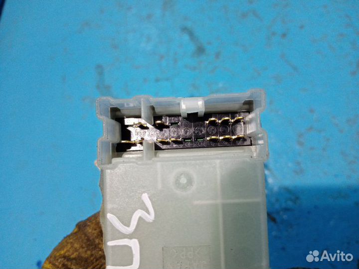 Кнопка стеклоподъёмника задняя правая Infiniti Q70